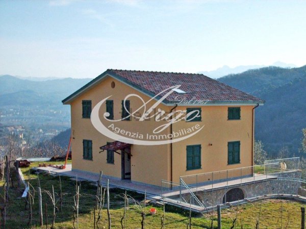 casa indipendente in vendita ad Arcola in zona Cerri