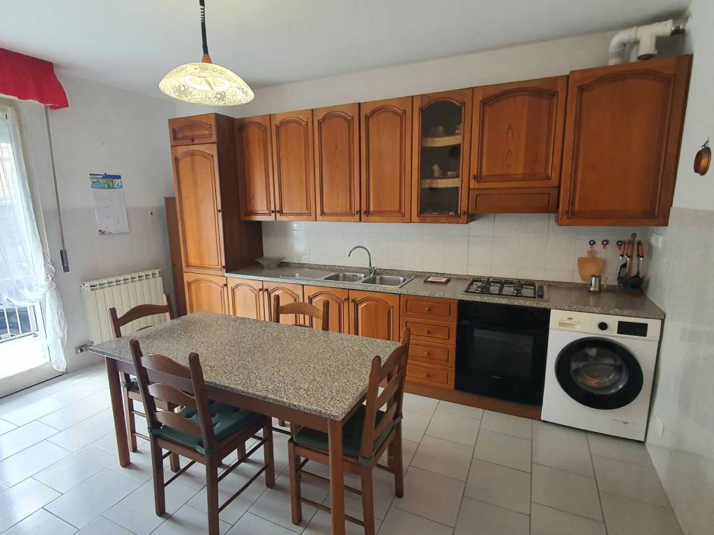 appartamento in vendita ad Arcola in zona Romito Magra