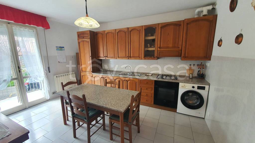 appartamento in vendita ad Arcola in zona Romito Magra