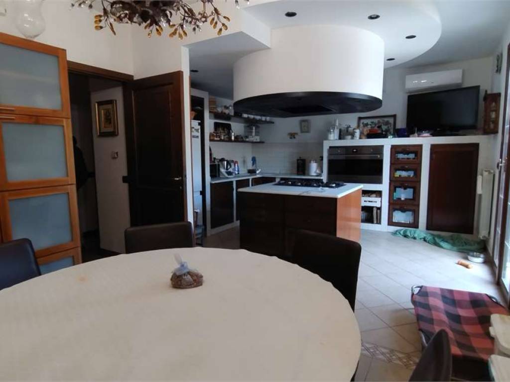 casa indipendente in vendita ad Arcola in zona Romito Magra