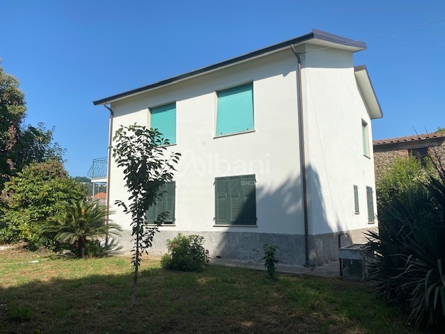 casa indipendente in vendita ad Arcola in zona Ressora