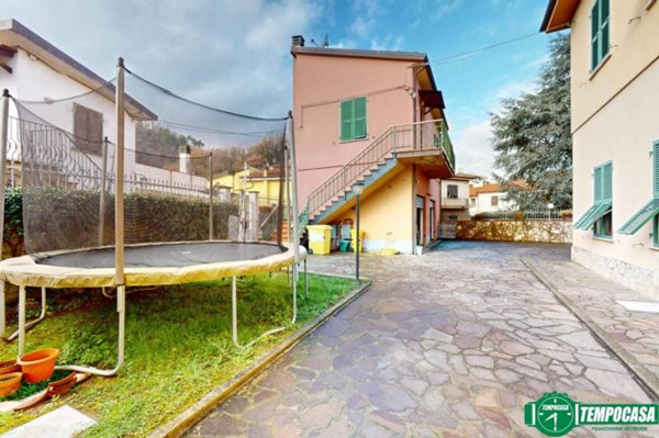 casa indipendente in vendita ad Arcola in zona Ressora