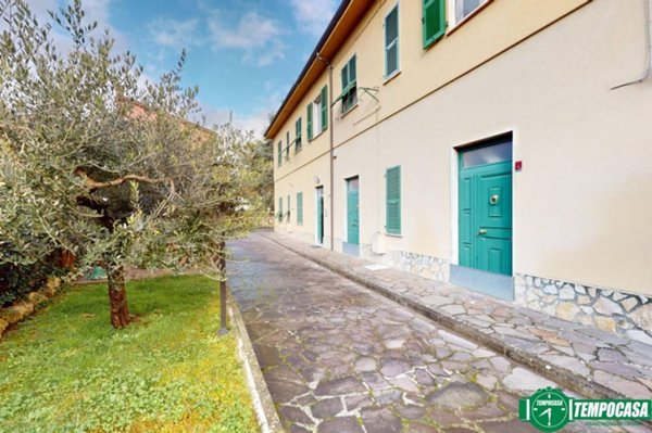 casa indipendente in vendita ad Arcola in zona Ressora