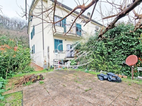 appartamento in vendita ad Arcola in zona Romito Magra