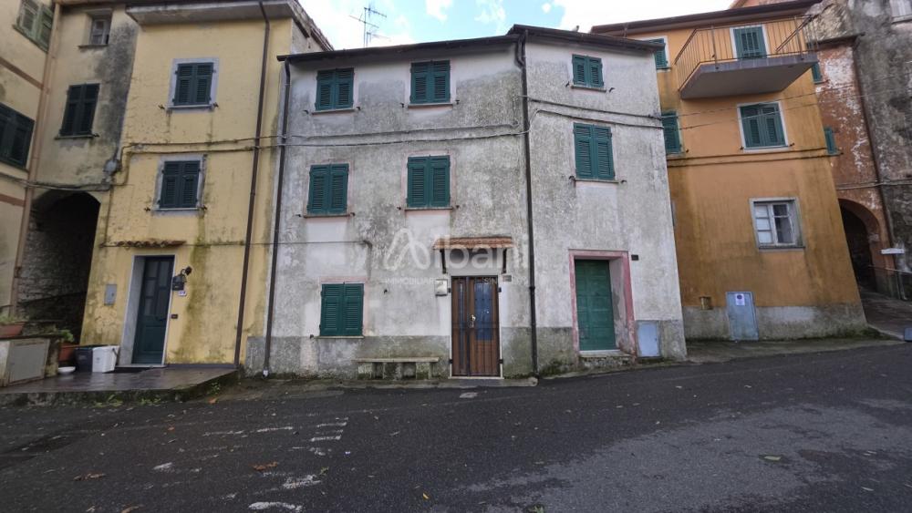 casa indipendente in vendita ad Arcola in zona Monti