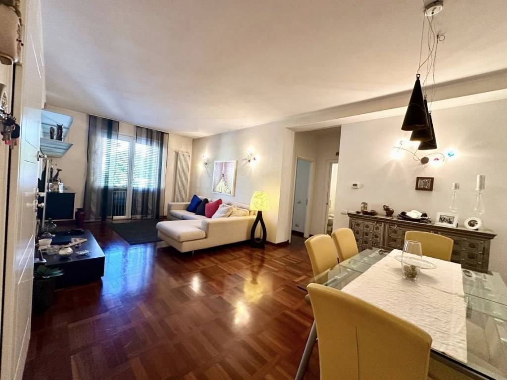 casa indipendente in vendita ad Arcola in zona Romito Magra