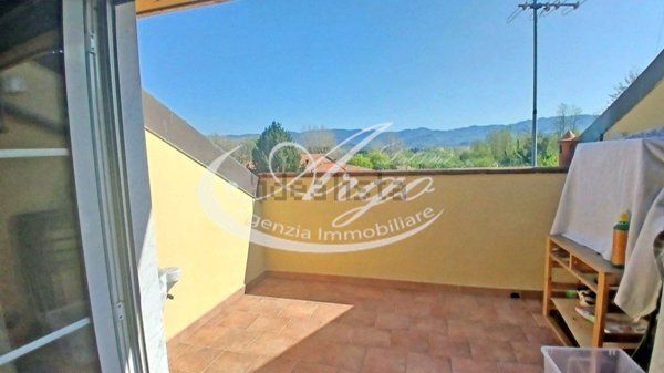 appartamento in vendita ad Arcola in zona Romito Magra