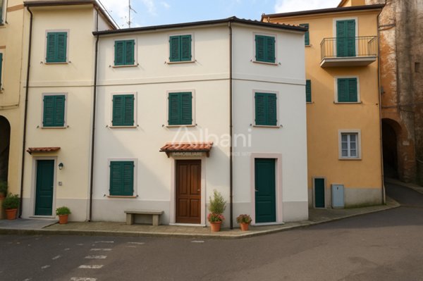 casa indipendente in vendita ad Arcola in zona Baccano