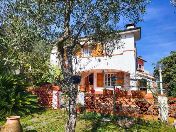 casa indipendente in vendita ad Arcola in zona Cerri