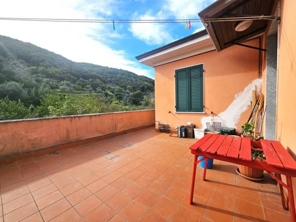 appartamento in vendita ad Arcola in zona Romito Magra