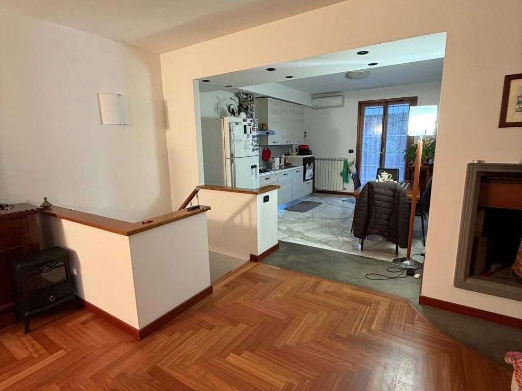 casa indipendente in vendita ad Arcola in zona Romito Magra