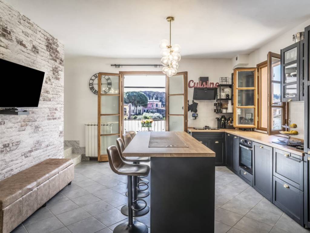 appartamento in vendita ad Arcola in zona Romito Magra