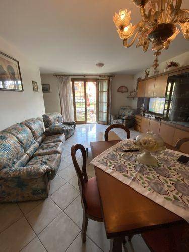 appartamento in vendita ad Arcola in zona Romito Magra