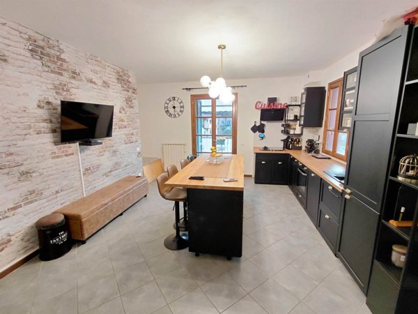 appartamento in vendita ad Arcola in zona Romito Magra