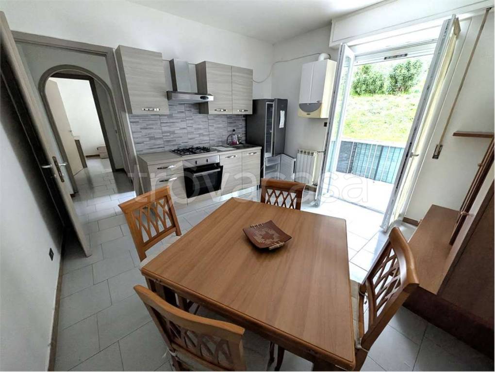 appartamento in vendita ad Arcola in zona Romito Magra