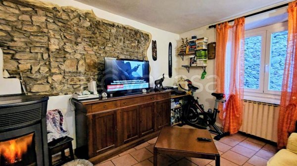casa indipendente in vendita ad Arcola in zona Ressora