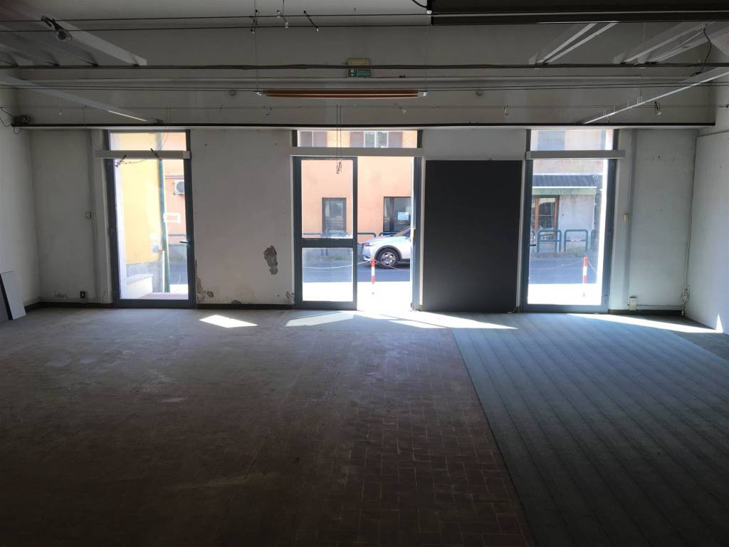 ufficio in vendita ad Arcola in zona Romito Magra