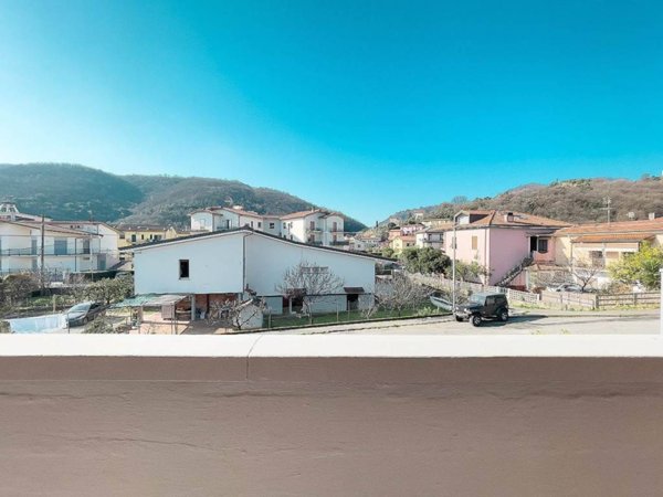 appartamento in vendita ad Arcola in zona Romito Magra