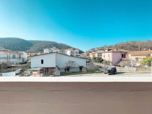 appartamento in vendita ad Arcola in zona Romito Magra