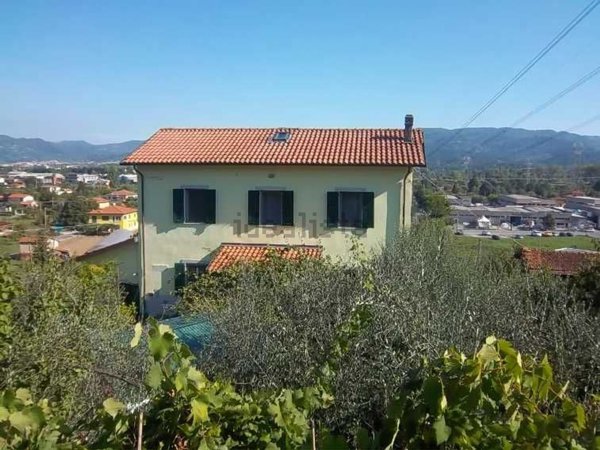 casa indipendente in vendita ad Arcola in zona Ressora