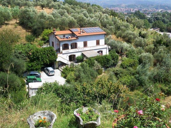 casa indipendente in vendita ad Arcola in zona Romito Magra