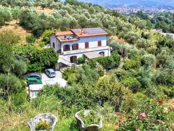 casa indipendente in vendita ad Arcola in zona Romito Magra