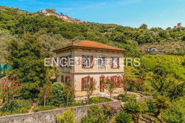 casa indipendente in vendita ad Arcola in zona Romito Magra
