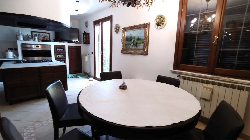 casa indipendente in vendita ad Arcola in zona Romito Magra