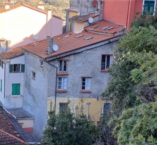 casa indipendente in vendita ad Arcola in zona Ressora