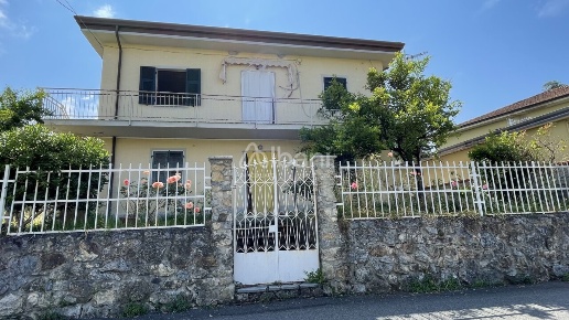 casa indipendente in vendita ad Arcola