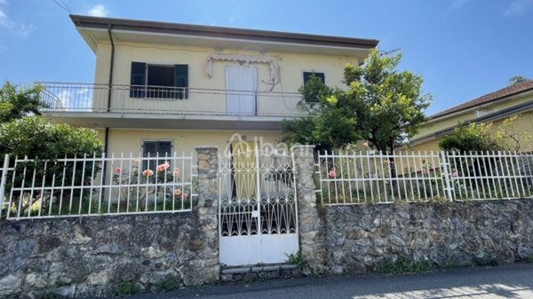 casa indipendente in vendita ad Arcola in zona Monti