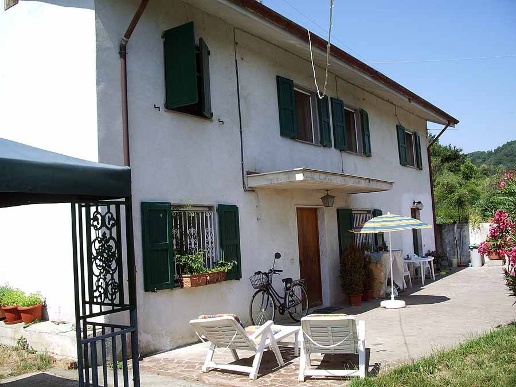 casa indipendente in vendita ad Arcola in zona Romito Magra