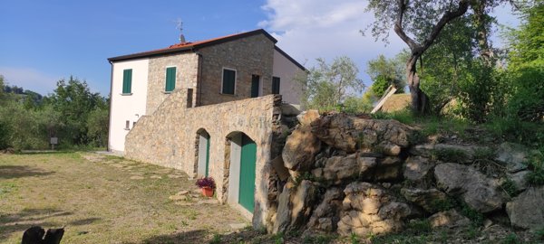 casa indipendente in vendita ad Arcola