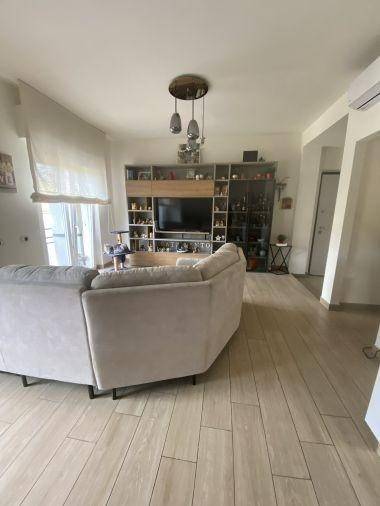 appartamento in vendita ad Arcola in zona Romito Magra