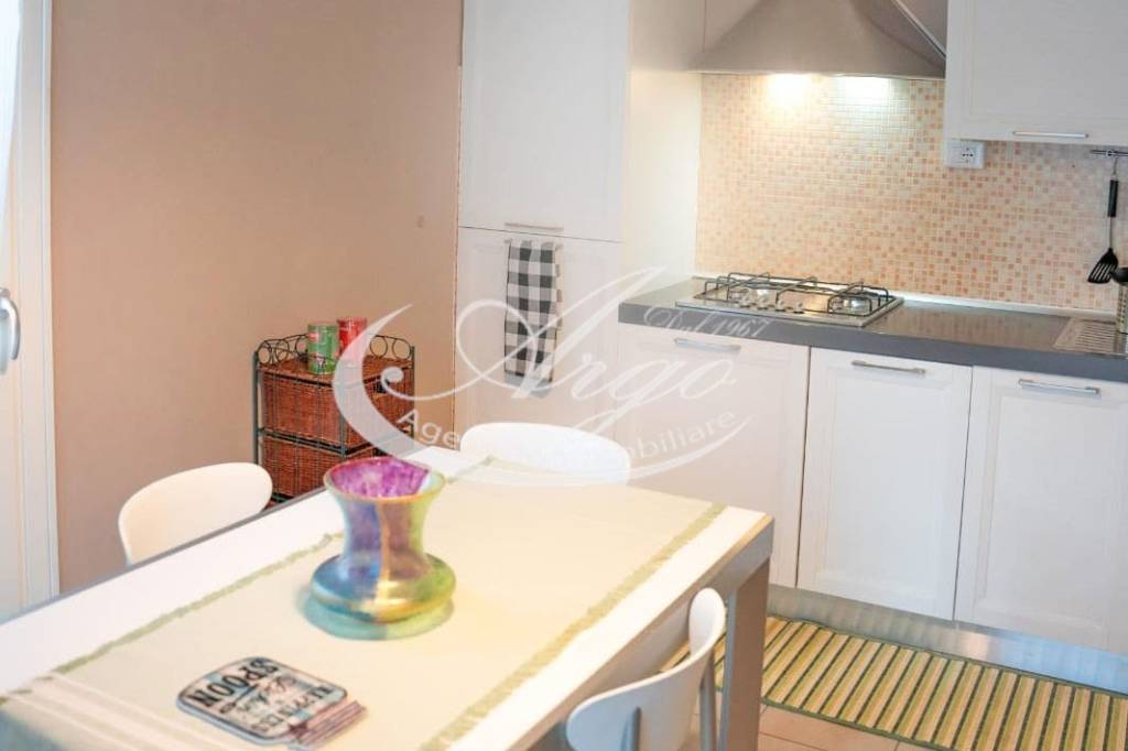 appartamento in vendita ad Arcola in zona Romito Magra