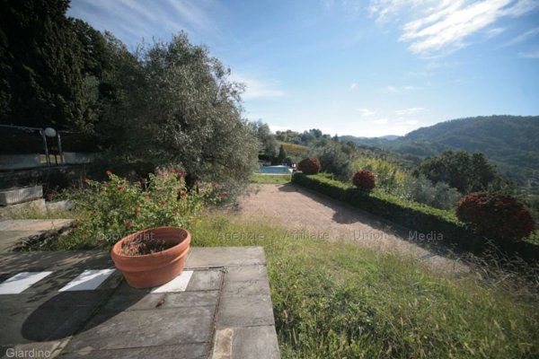 casa indipendente in vendita ad Arcola in zona Ressora