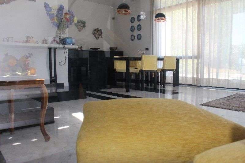 casa indipendente in vendita ad Arcola in zona Fresonara