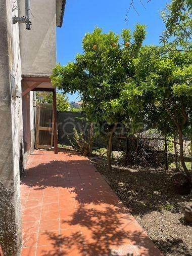 casa indipendente in vendita ad Arcola in zona Romito Magra