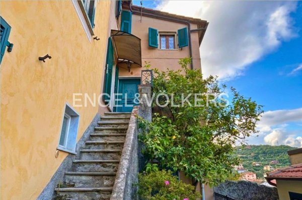 casa indipendente in vendita ad Arcola in zona Ressora
