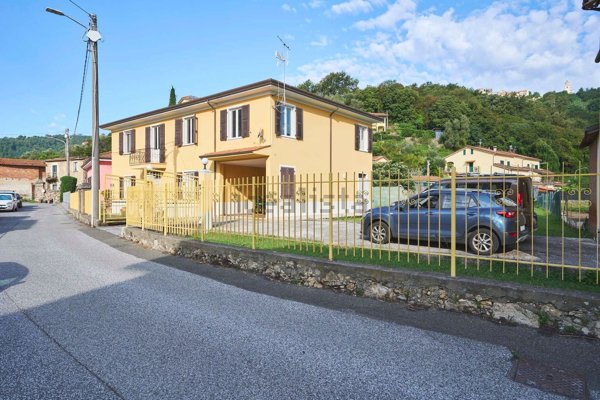 casa indipendente in vendita ad Arcola in zona Romito Magra