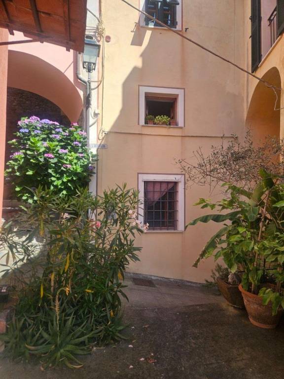 appartamento in vendita ad Arcola in zona Trebiano