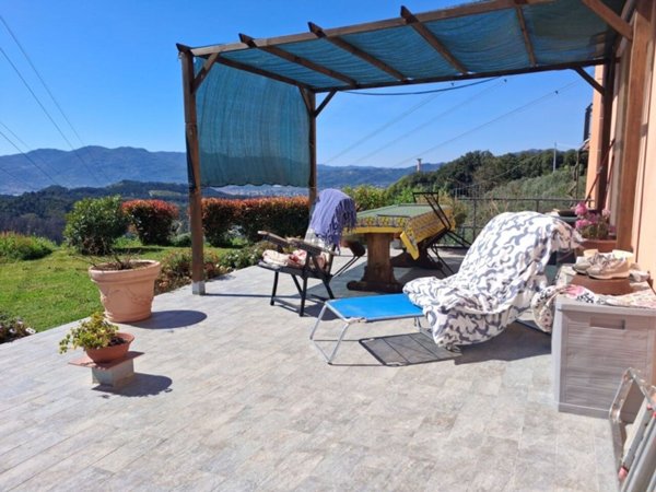 casa indipendente in vendita ad Arcola in zona Baccano
