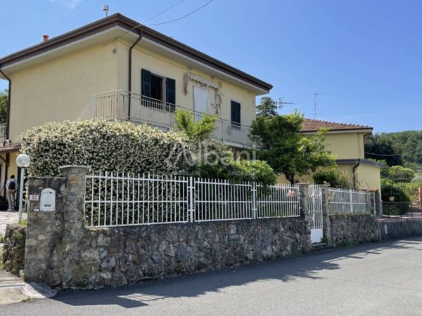 casa indipendente in vendita ad Arcola in zona Monti