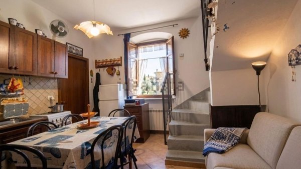 casa indipendente in vendita ad Arcola in zona Baccano