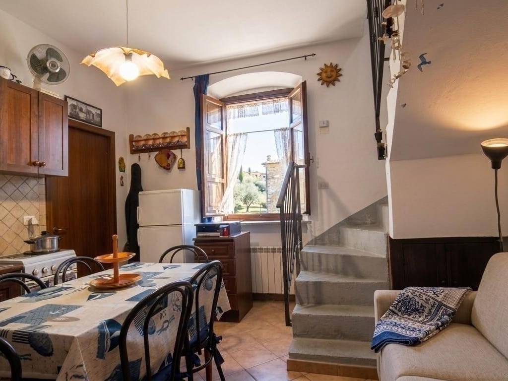 casa indipendente in vendita ad Arcola in zona Baccano
