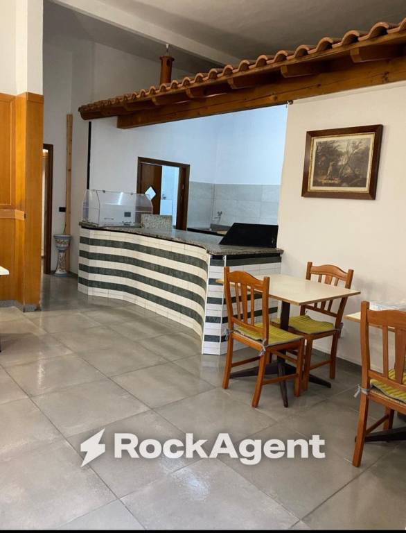 negozio in vendita ad Arcola in zona Romito Magra