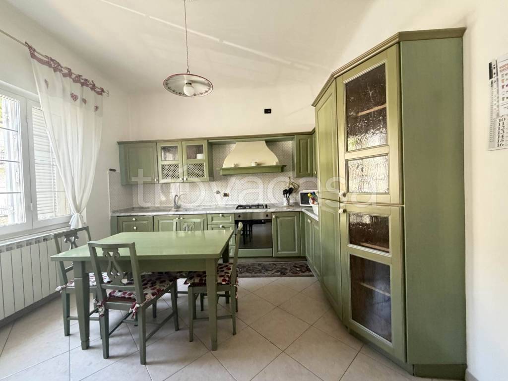 casa indipendente in vendita ad Arcola in zona Ressora