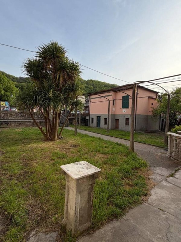casa semindipendente in vendita ad Arcola in zona Romito Magra
