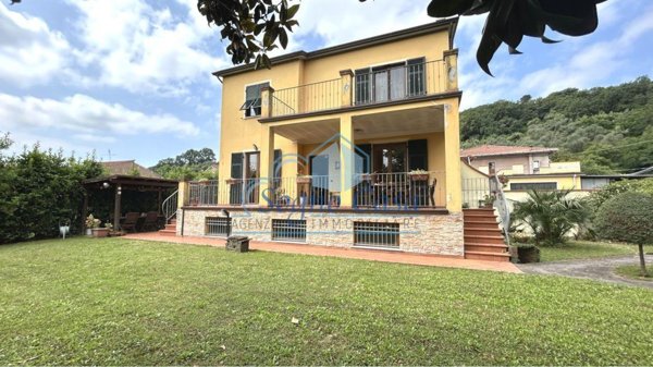 casa indipendente in vendita ad Arcola in zona Ressora