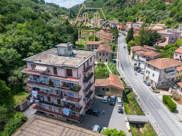 appartamento in vendita ad Arcola in zona Romito Magra
